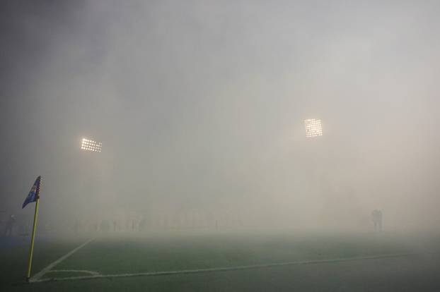 Zagreb: Zbog baklji nakratko prekinut derbi Dinama i Hajduka