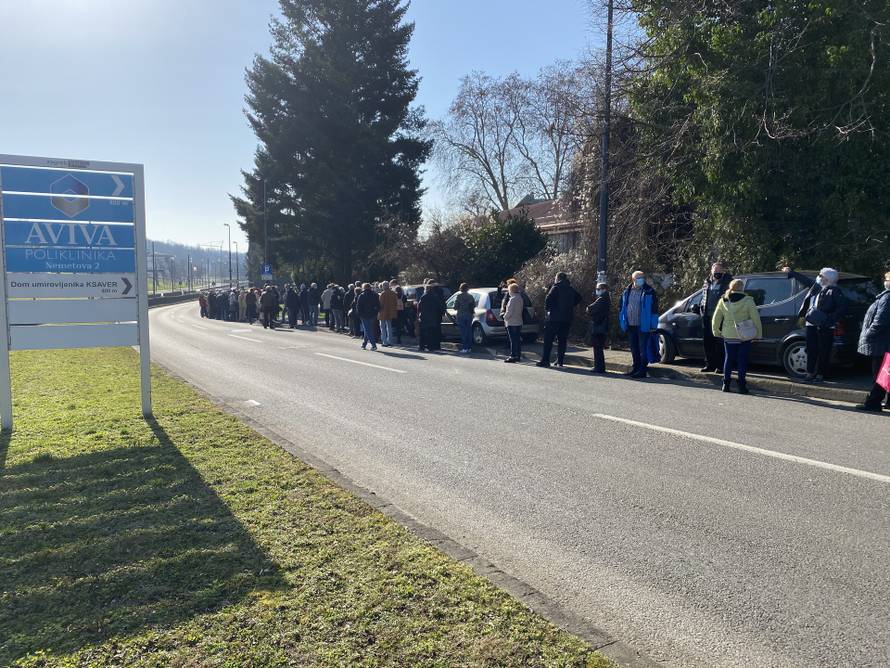 Redovi za cijepljenje u Zagrebu: 'Samo više da se cijepim, pa da napokon mogu mirna na plac'