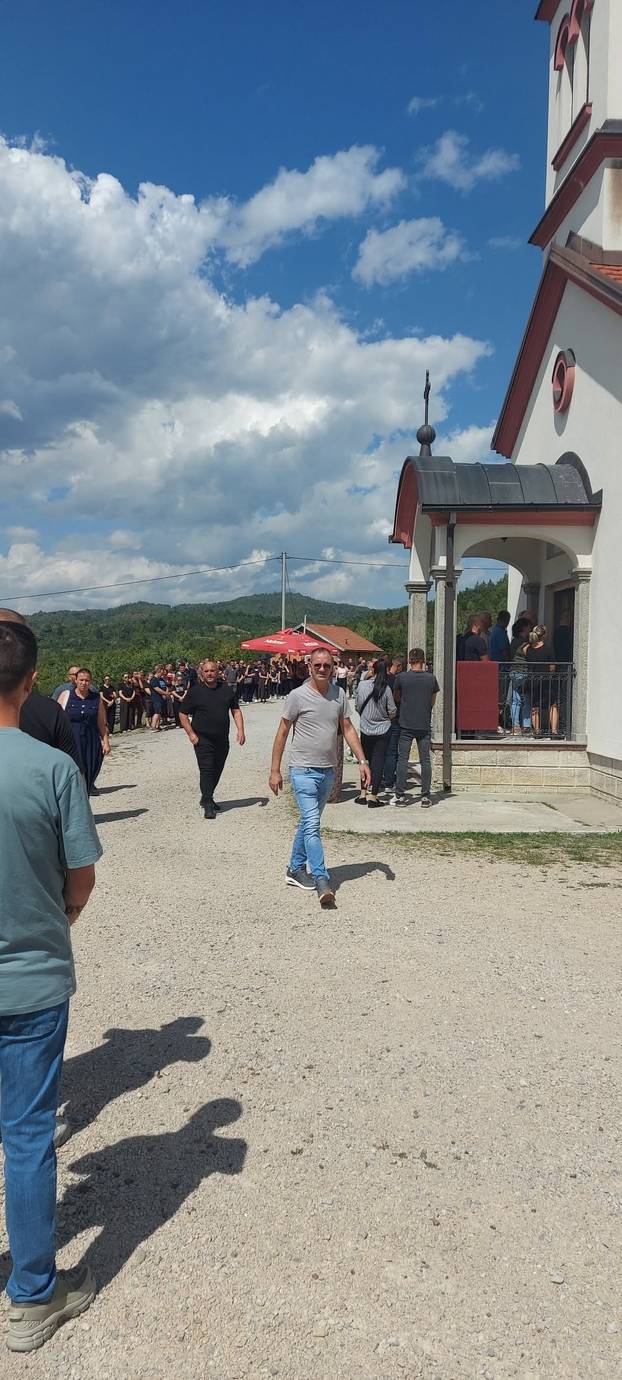 FOTO TUGA U KOTOR VAROŠU Pokopali Draganu (34) koja je poginula u buktinji kod Omiša