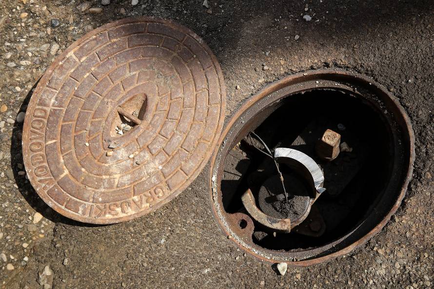 Za vrijeme požara vatrogasci se pokušali priključiti na hidrante: 'Niti jedan nije bio ispravan'