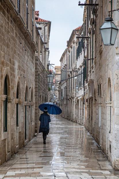 Dubrovnik: Kiša ispraznila gradske ulice