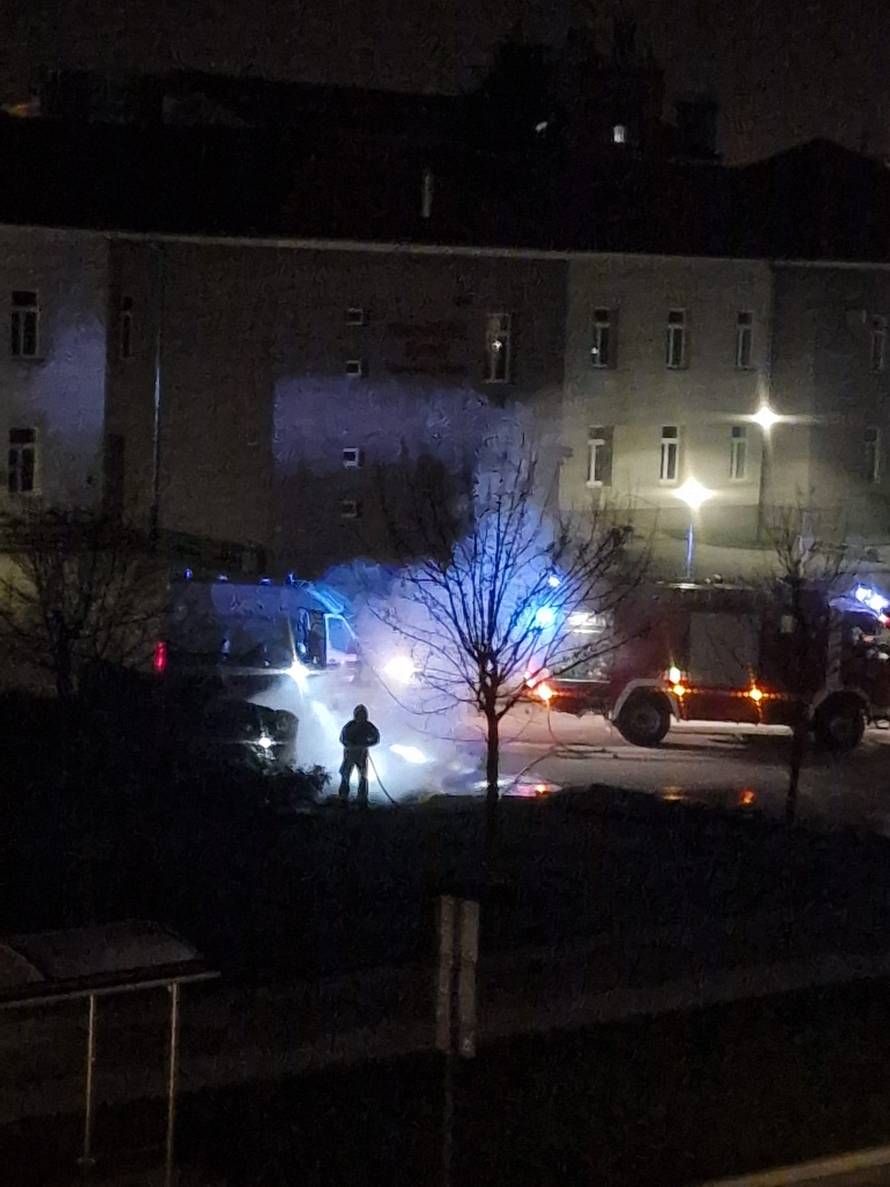 VIDEO Policija privela dvojicu muškaraca: Povezuje ih se s tri noćna požara u Varaždinu