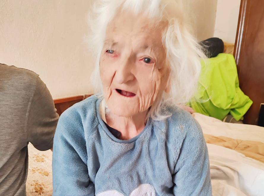 Nona Milenka proslavila 105. rođendan, a s radijske postaje za nju je sviralo 105 pjesama