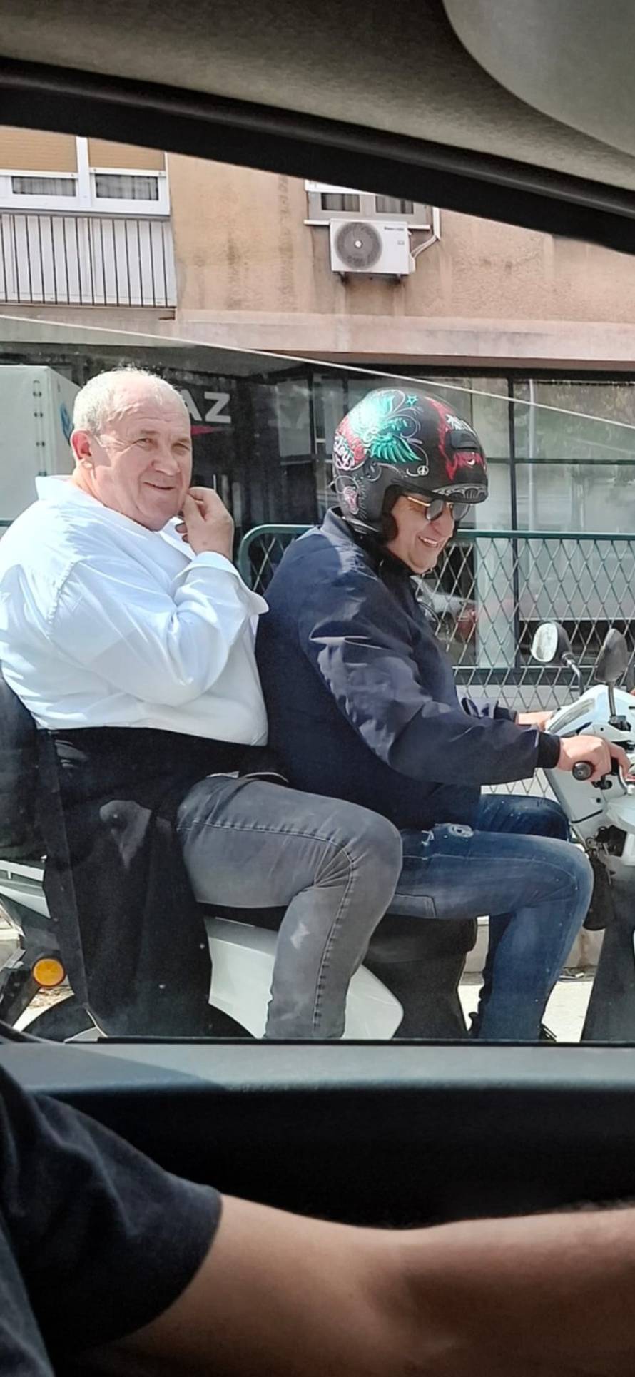 VIDEO  Ovo nije papamobil! Ovo je Kerum na motoru: 'Znam, bez kacige sam bio, žurilo mi se...'