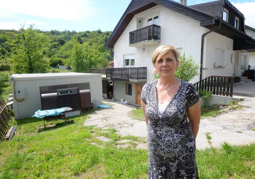 "Kako ću s bolesnim roditeljima u kontejner?! Potres nam je sve srušio, ostali smo bez ičega"