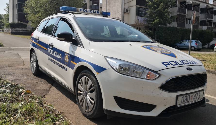 Zadar: Maloljetnik (15) prijetio nožem i htio ukrasti novac