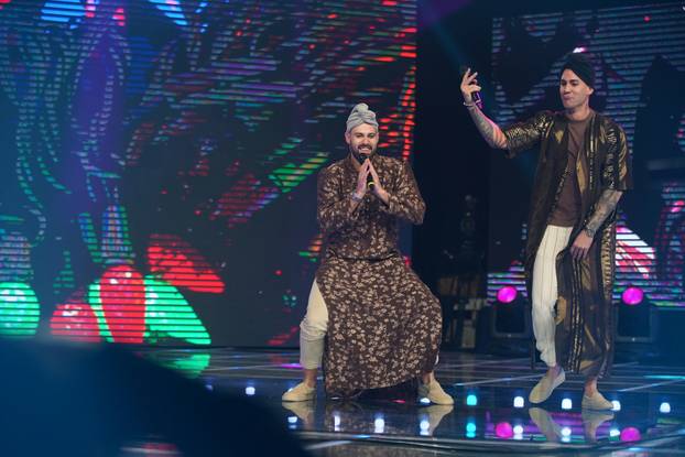 Beograd: Provokativan nastup u "Novogodišnjoj Elitoviziji" Ane Nikolić javnosti poznate i kao Mika Vasić 