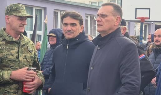 Deset sati nakon utakmice Dalić je stigao odati počast Škabrnji