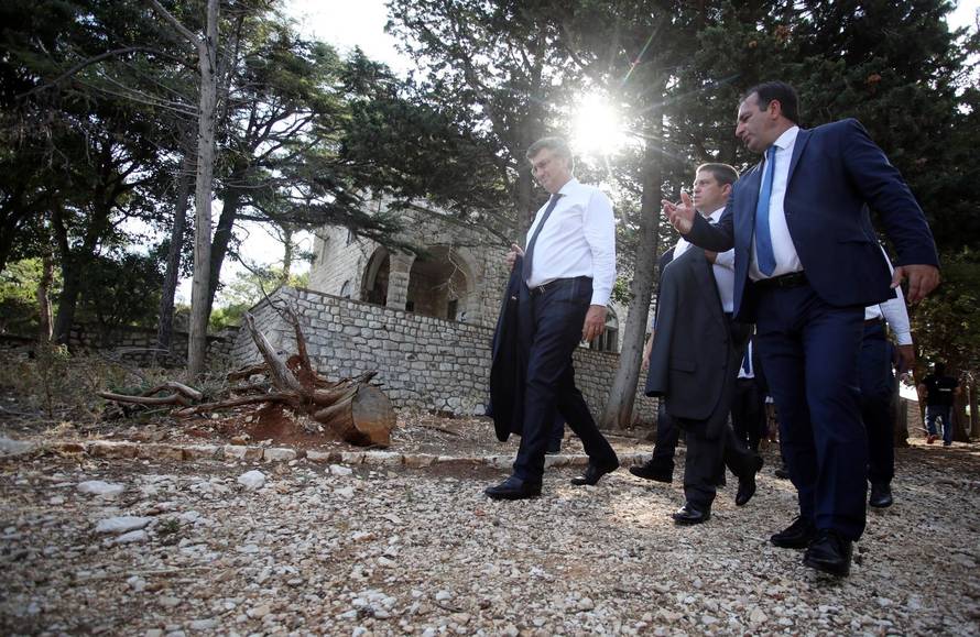 Premijer Plenković na Golom otoku odao počast žrtvama totalitarnih i autoritarnih režima