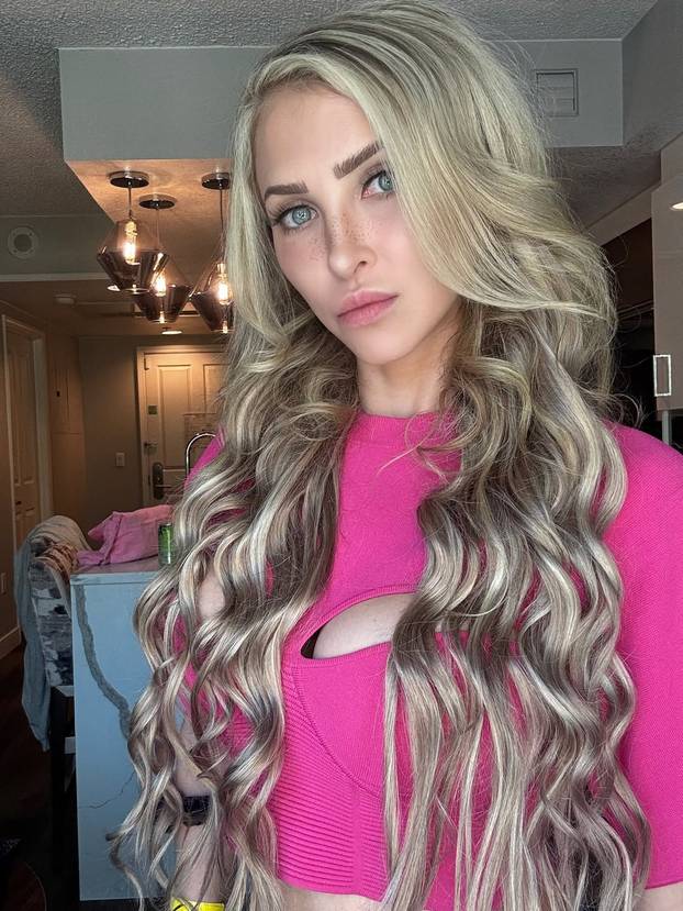 FOTO Stvorila AI dvojincu kako bi si olakšala posao: 'Radi sve što ja ne želim'