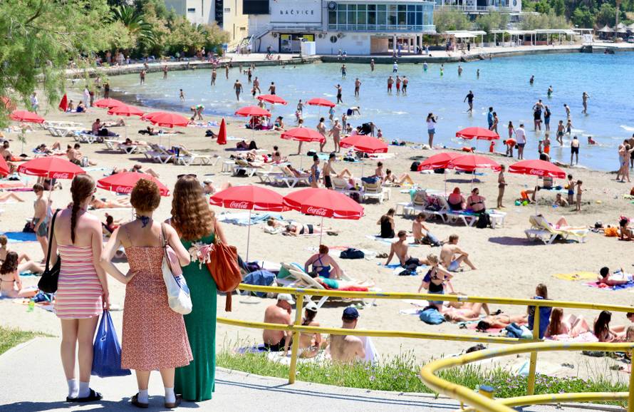 Splitske plaže pune su kupača 