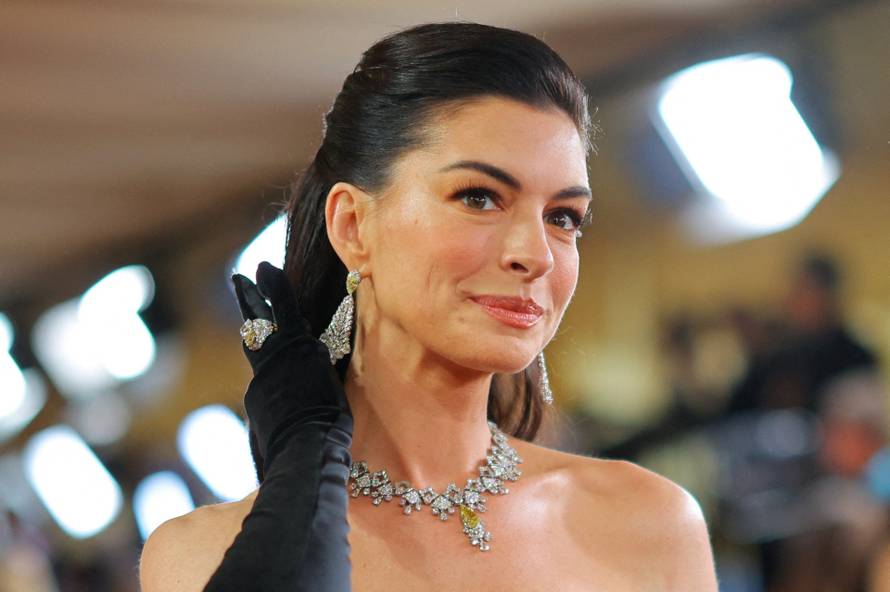 Kako je moguće da s 43 izgleda mlađe nego s 20? Stručnjak analizirao lice Anne Hathaway