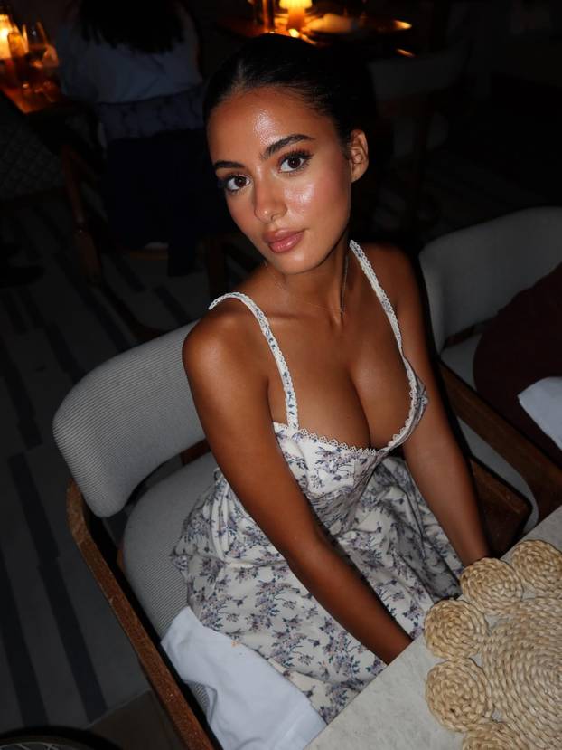 FOTO Seksi Rita raskošne obline pokazuje u mini bikinijima: Ocijenite badiće od 1 do 10!