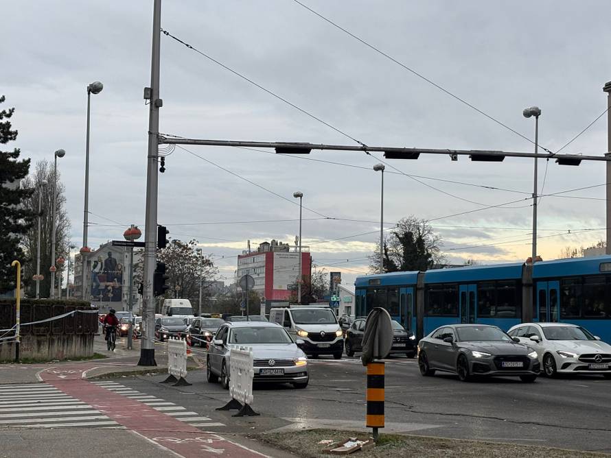 VIDEO Ogromne gužve od ranog jutra oko Vjesnika, evo koje ulice su zatvorene za promet...