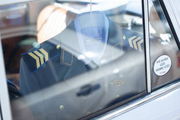 Osijek: Izložba oldtimer vozila ispred Gospodarskog centra