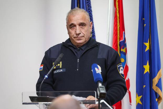 Zagreb: Ministar Tomo Medved uru?io je braniteljske zahvalnice postrojbama iz Domovinskog rata