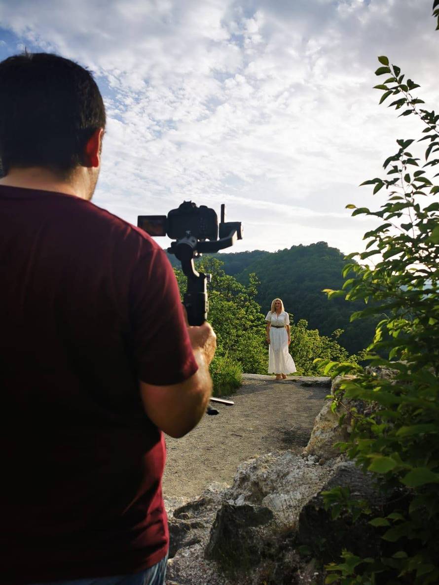 Dvostruka snaga: Oni stoje iza hit TV emisija, a njihov bend osvaja evente!