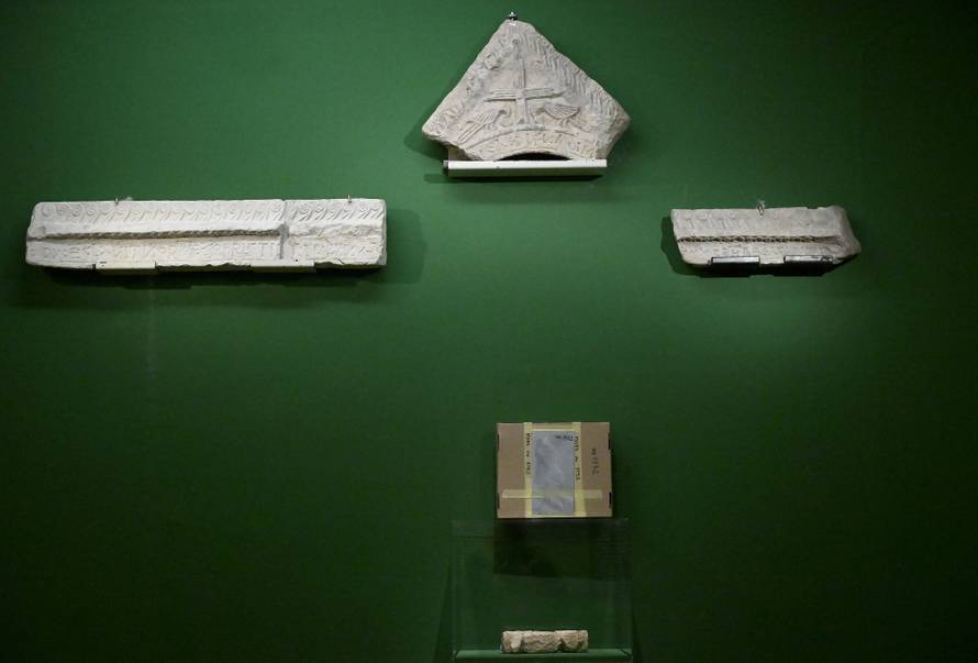 Zagreb: 1100 izlozba Hrvatskog Kraljevstva  u Klovicevim dvorima