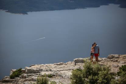 Kroz borovu šumu do najvišeg vrha na otocima i najljepšeg pogleda na Zlatni rat