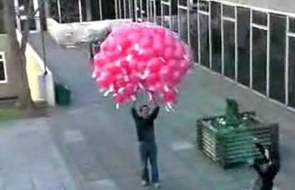Baloni umjesto u zrak odletjeli u krošnju drveta