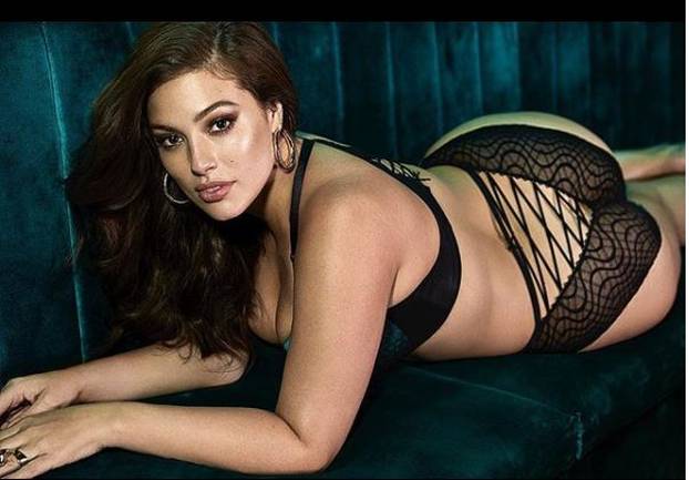 Plus-size model kao anđelica: Ashley Graham pokazala bujne obline na pisti Victoria's Secreta