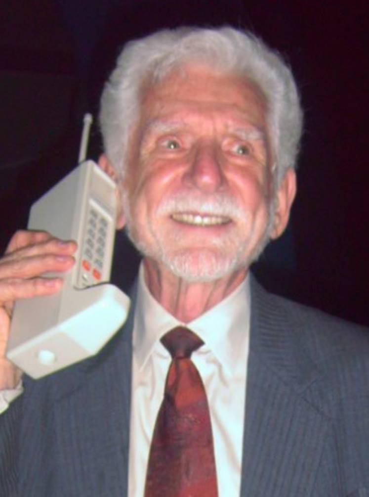 Mobiteli slave 45. rođendan, a kako je izgledao taj prvi poziv?