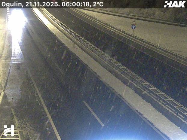 FOTO Snijeg i bura stvaraju kaos prema Rijeci, nema pravca za kamione. Ovako izgledaju ceste