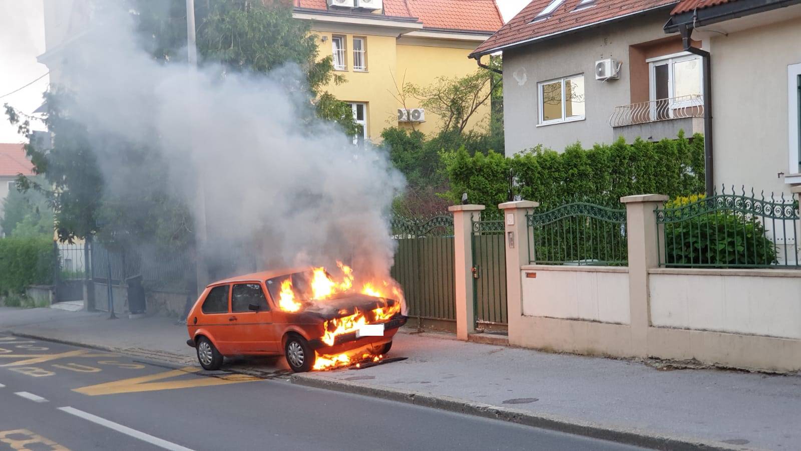 Požar auta u Zagrebu: Vlasnik stajao skamenjen od šoka...