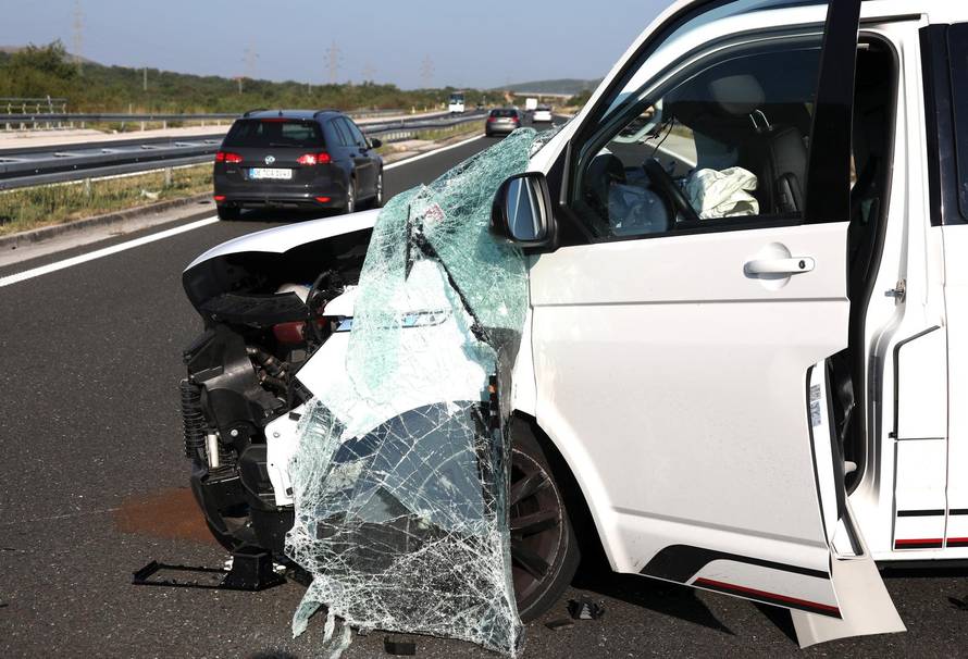 U sudaru kombija i kamiona kod Šibenika ozlijeđeno sedam osoba