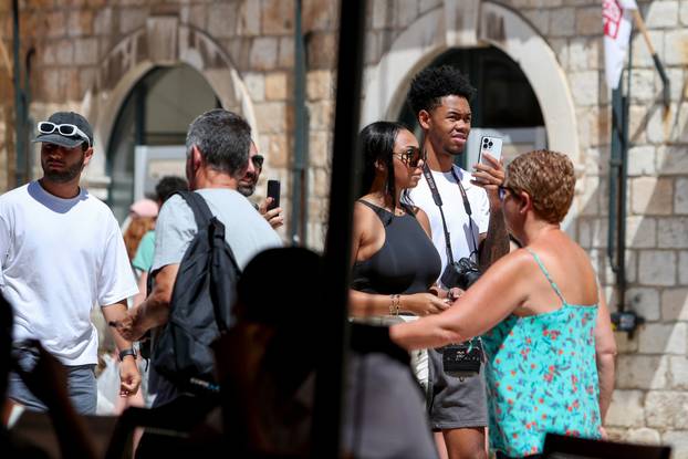 Dubrovnik: Košarkaš  Portland Trail Blazersa  Anfernee Simons s djevojkom u šetnji 