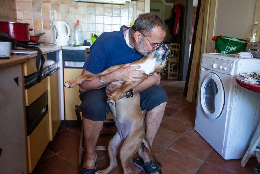Danilo Petkovic moli za pomoc u cuvanju njegovog psa Azre do je on u bolnici