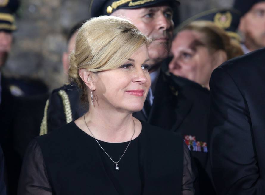 Knin: Predsjednica zapjevala na sveÄanom prijemu za ratne zapovjednike