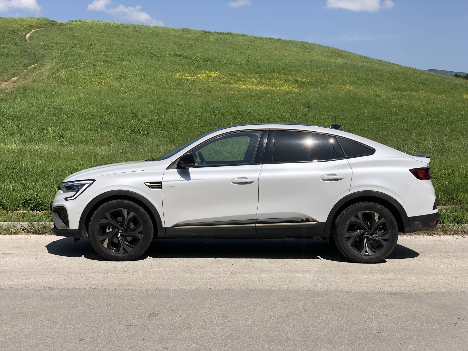 Testirali smo Renault Megane Conquest Hybrid: Jedan od najštedljivijih auta u klasi