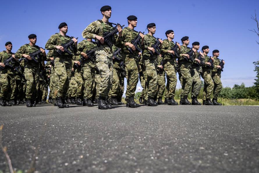 Velika Gorica: Uvježbavanje pješačkih postroja Hrvatske vojske za svečani vojni mimohod