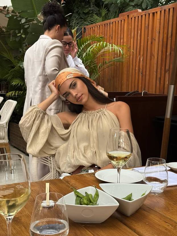 FOTO Diplomirana psihologinja našla se u svijetu mode: Njeno tijelo obara, isto kao i outfiti