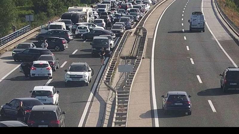 FOTO Ogromne kolone nakon nesreće, ljudi se okreću na A1, prekinut promet kod Sv. Roka