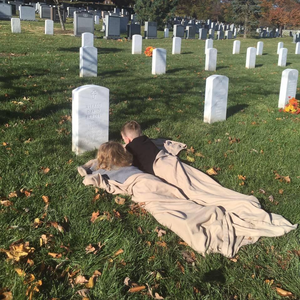 Dječaci prvi put posjetili grob svog oca: 'Osjećamo da je tu'