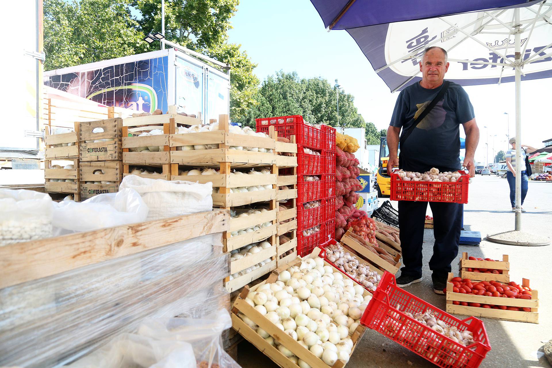 Inspekcija tržnica: U Zagrebu su krastavci 5, ali i 18 kn. U Osijeku je češnjak 30, a u Splitu 150 kn