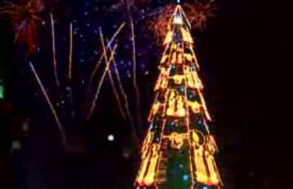 Okićeno najveće europsko božićno drvce