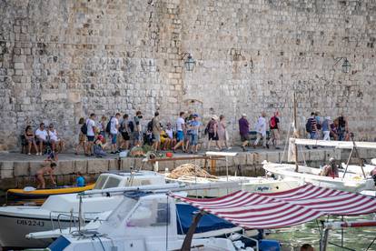 Dubrovnik: Grupe turista u staroj gradskoj jezgri