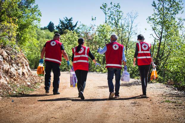 Volontoerke i volonteri Crvenog križa u Imotskom pomažu slabijima