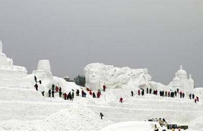 Završena najviša snježna skulptura na svijetu