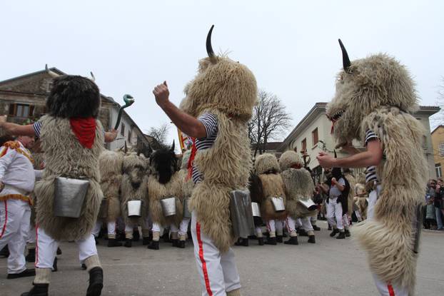 Rijeka: Doček Halubajskih zvončara u centru grada