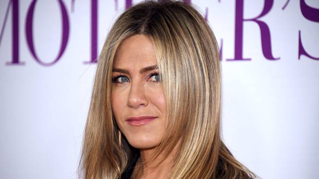 Jennifer Aniston attends the premiere of "Mother's Day" in Los Angeles