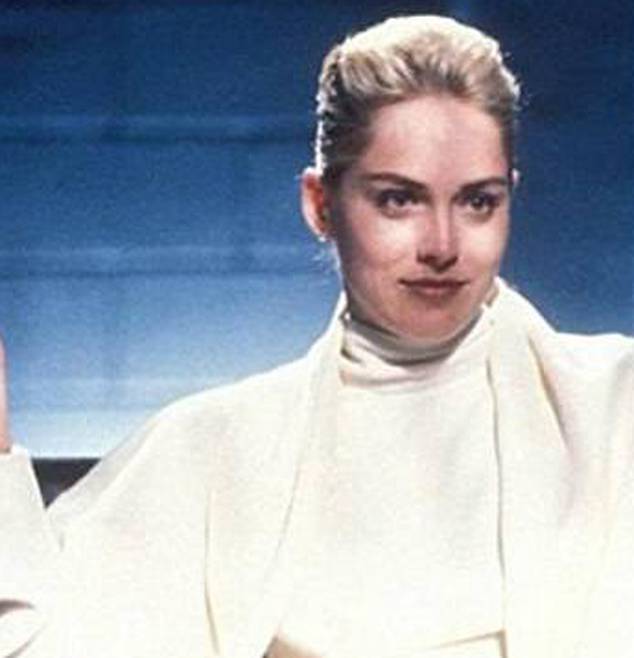 'Sirove strasti 3': Sharon Stone podijelila golišavu fotografiju, a fanovi ne štede komplimente