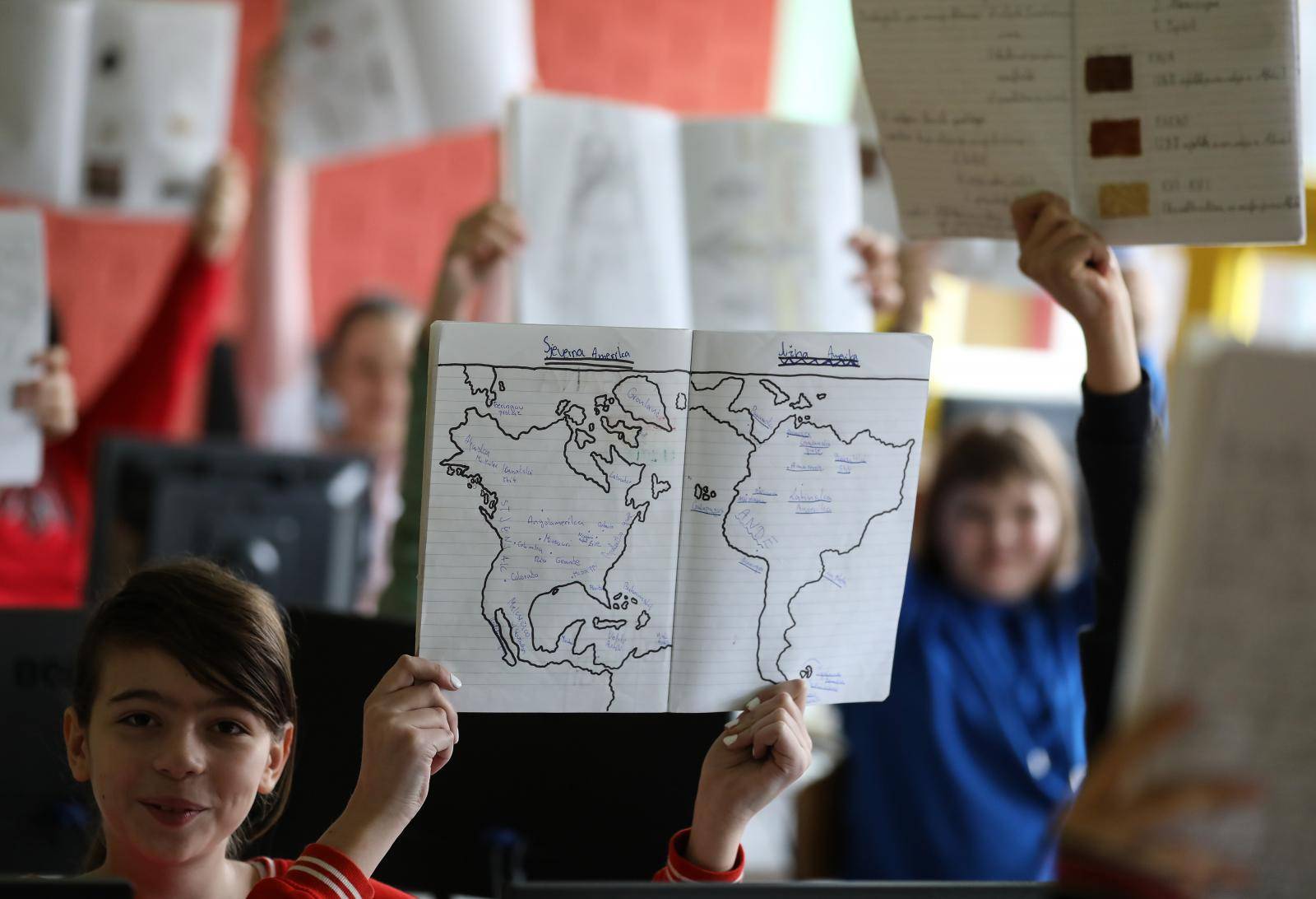Profesor humanitarac: Karte naših učenika stigle su u Afriku