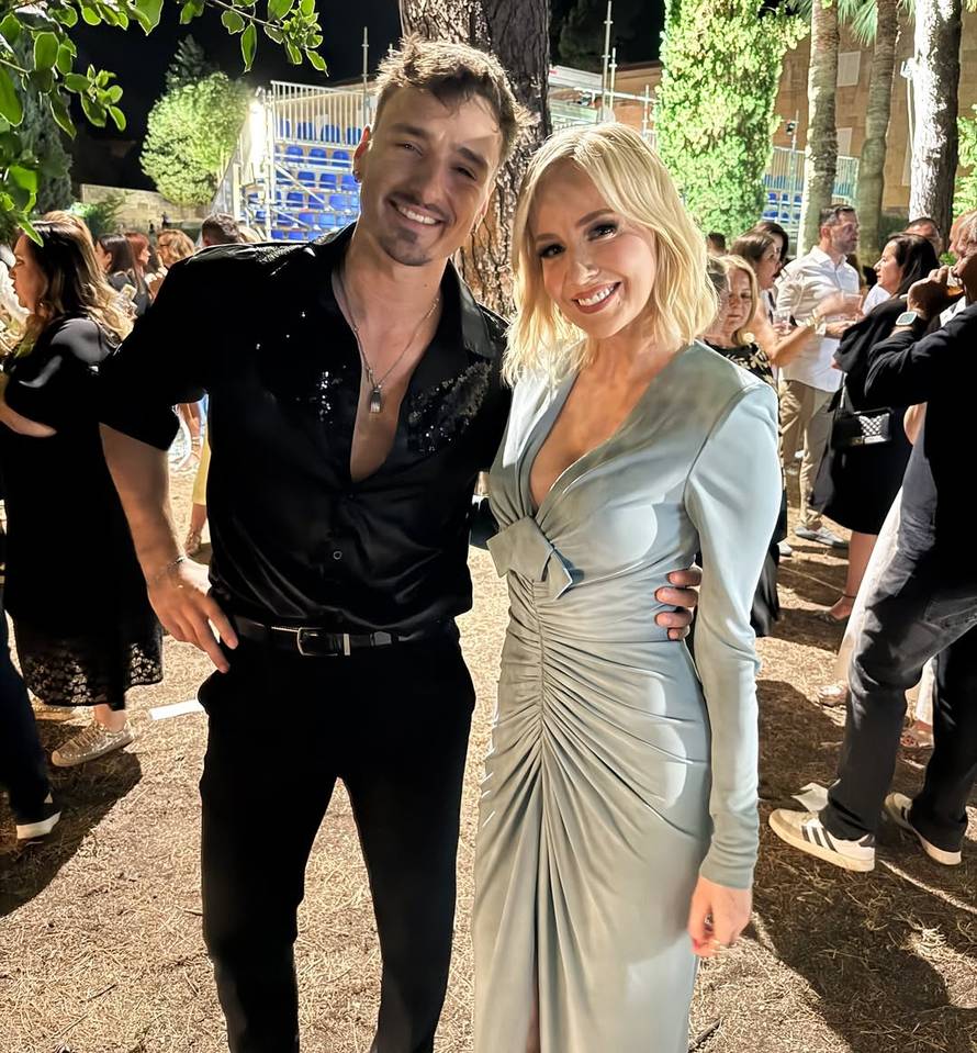 Miljenik žena u društvu Rozge i Nine: 'Lavice i šljokičavi latino'