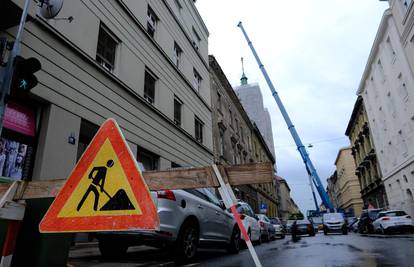Blokirali dio Palmotićeve ulice u Zagrebu, spuštanje kupole s oštećene crkve ovisit će o vjetru