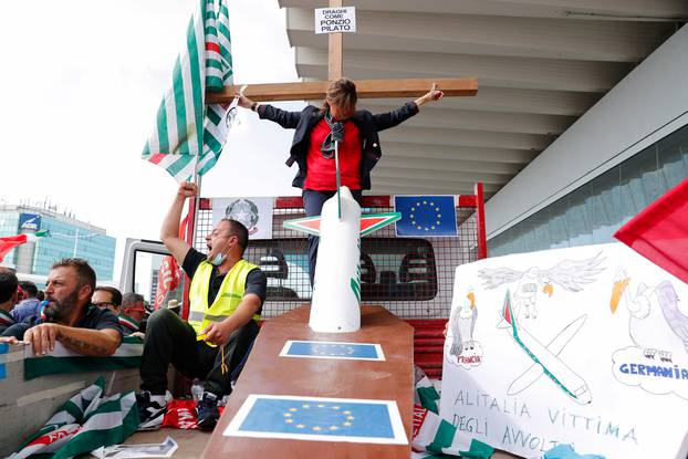 Protest against Italia Trasporto Aereo, in Rome