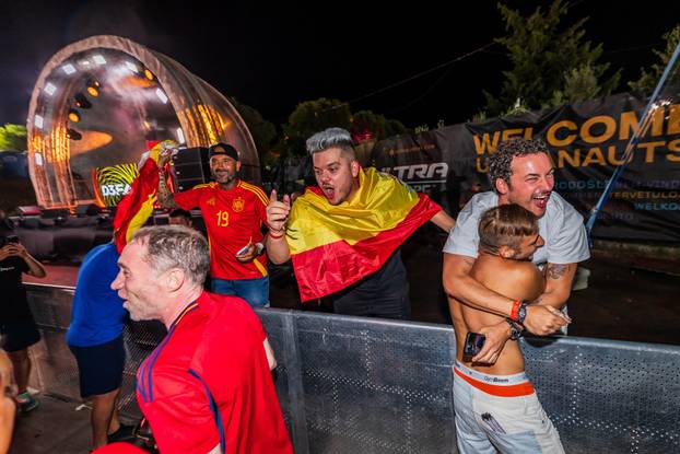 Split: Druga večer Ultra Europe Festivala, slavlje Spanjolskih navijaca nakon pobjede na Euru.